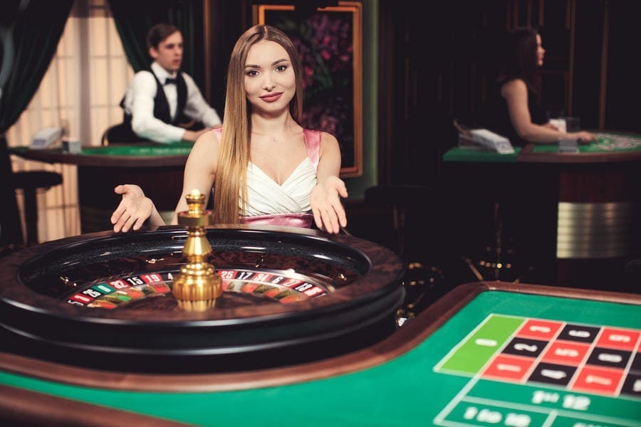 Live roulette dealer